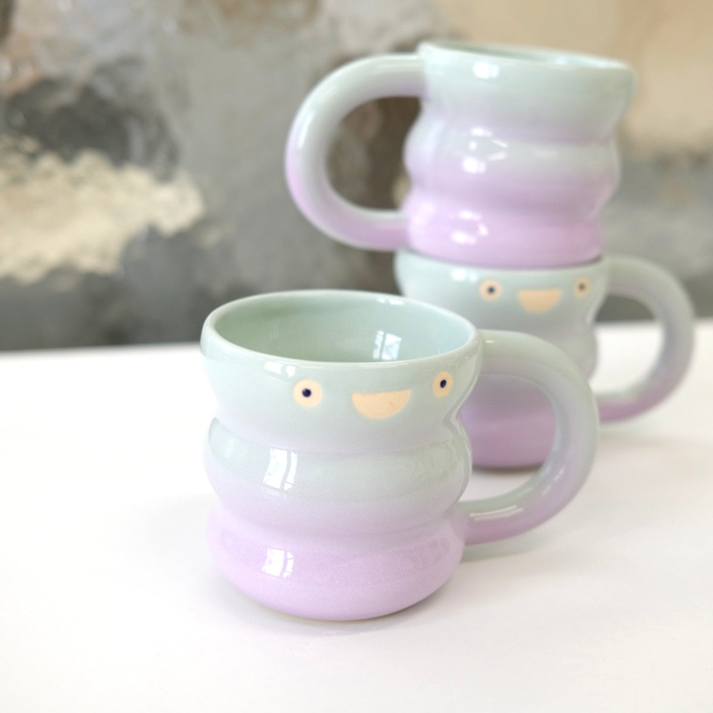 Kubek Brzuszek z uchem 340 ml / miętowo-fioletowy