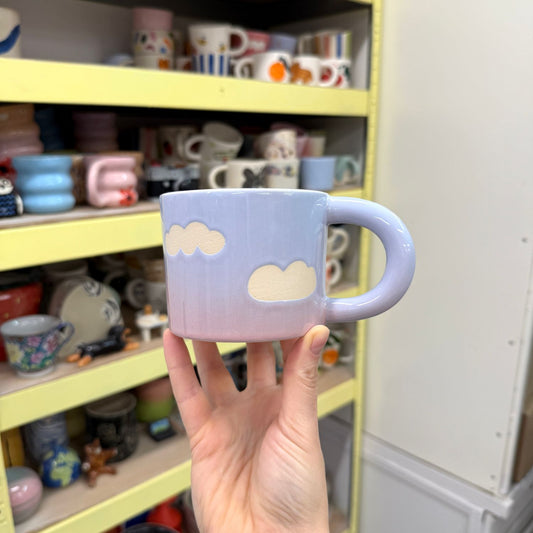 Kubek w chmury - niebiesko-różowy