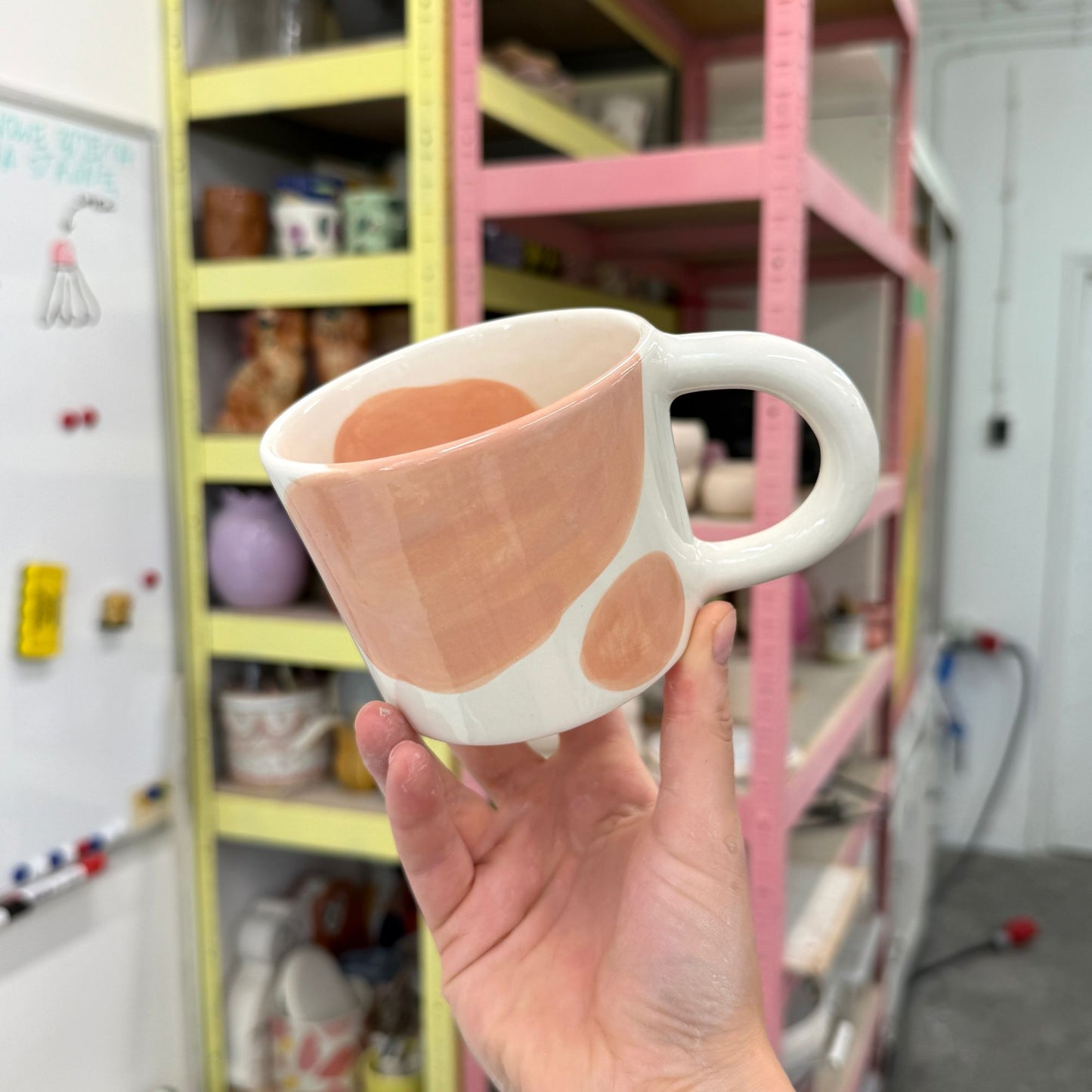 Kubek w krowie łaty - różowy