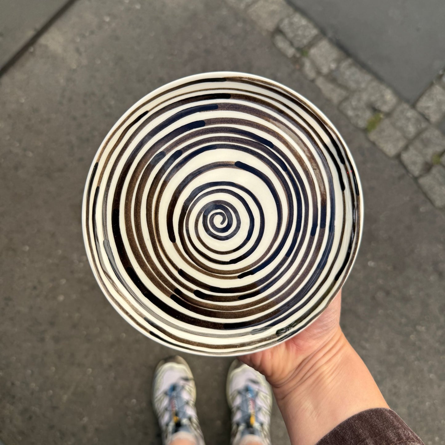 Talerzyk z czarną spiralką 17 cm