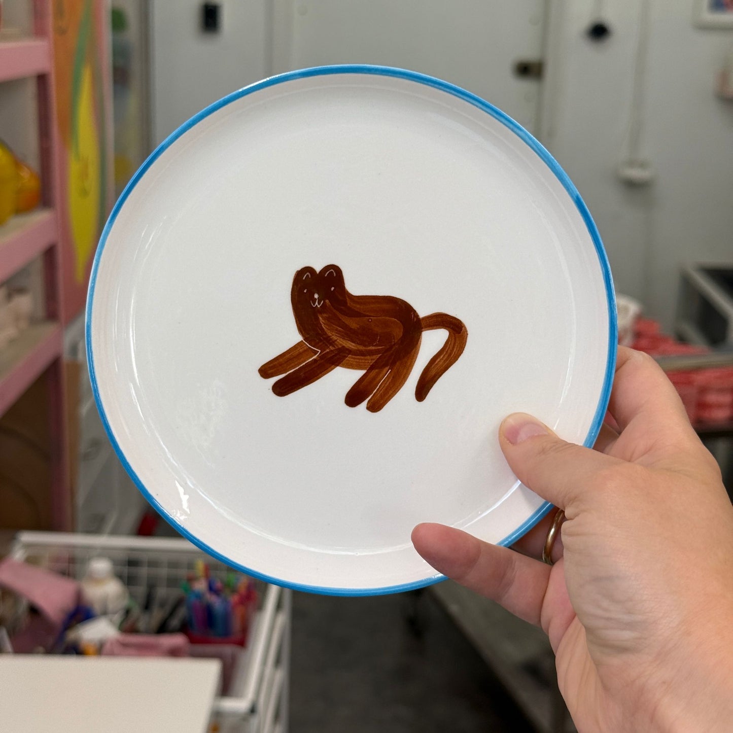 Talerzyk z brązowym kotkiem 17 cm