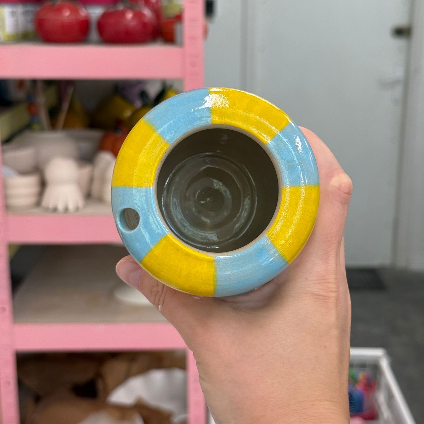 Travel tumbler / kubek na wynos - niebiesko-żółte paski (węższy spód)
