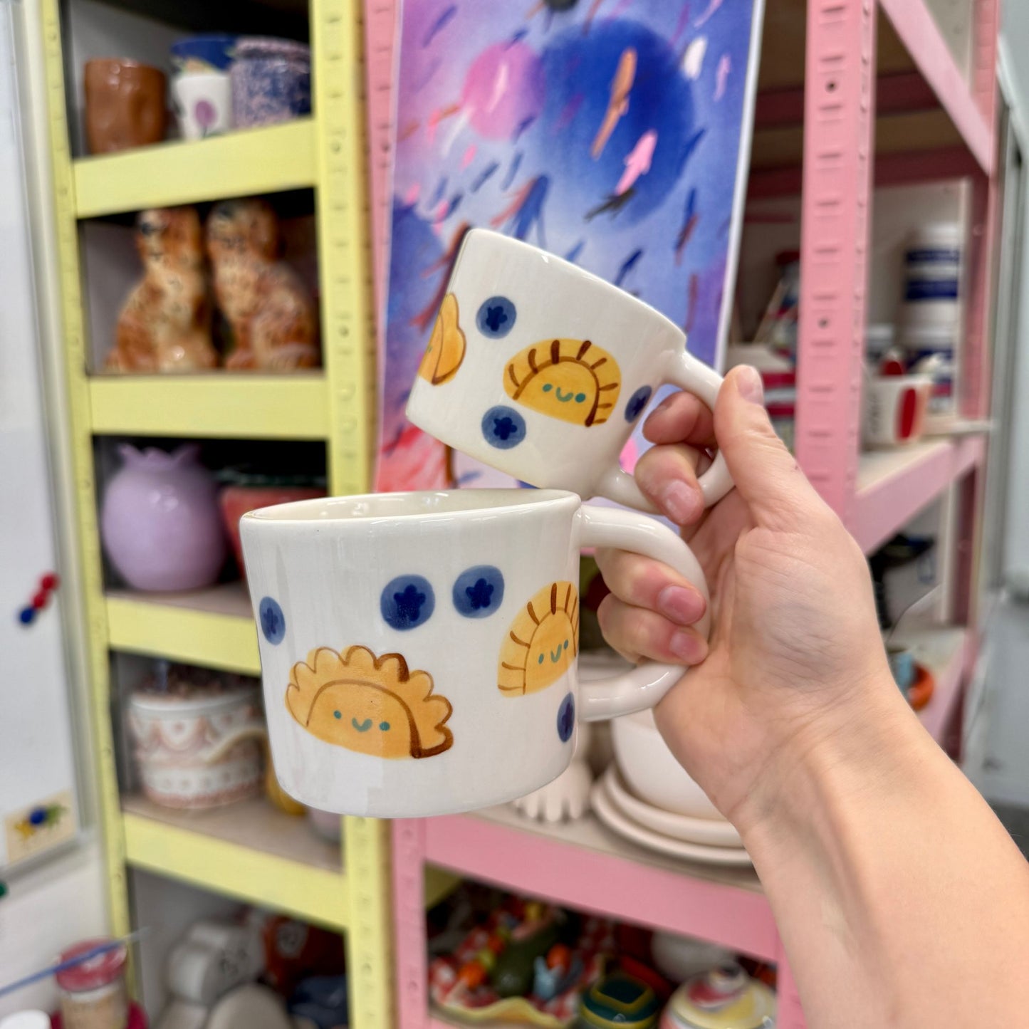 Kubek w pierogi z jagodami