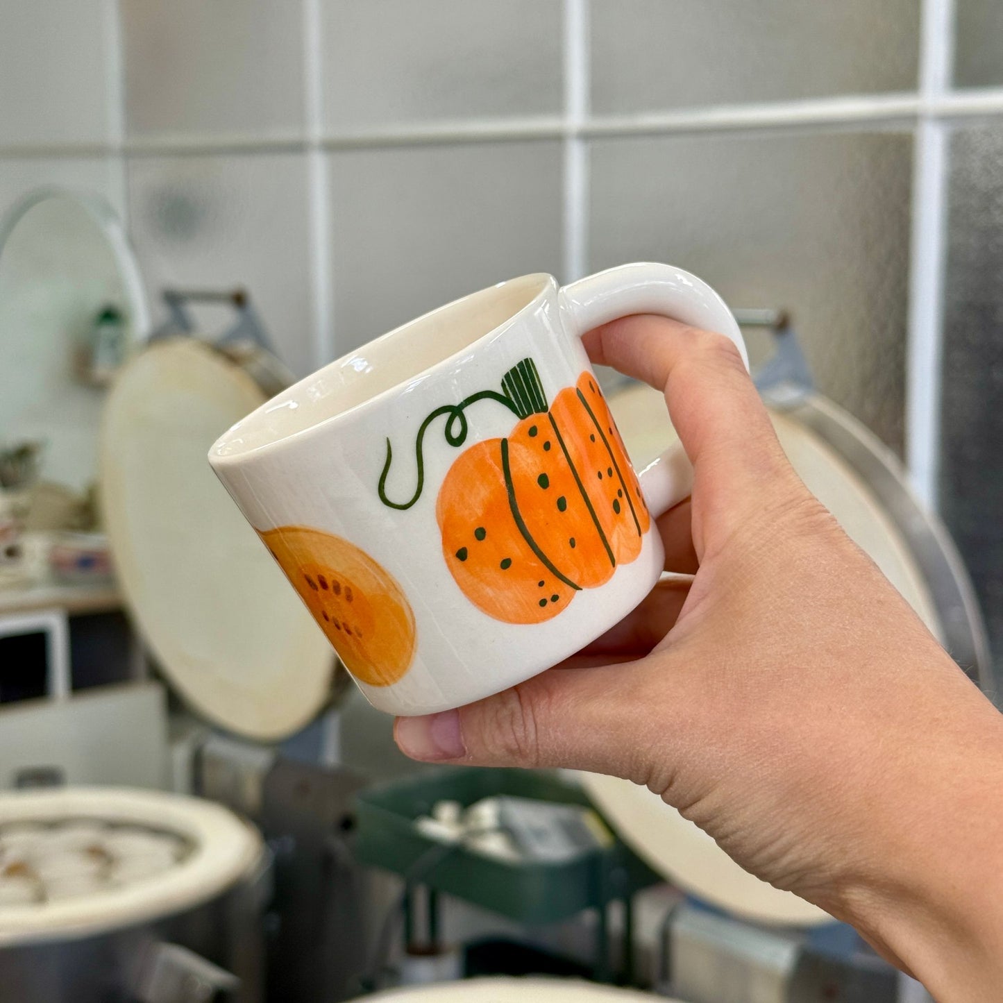 Jesienny kubek w dynie