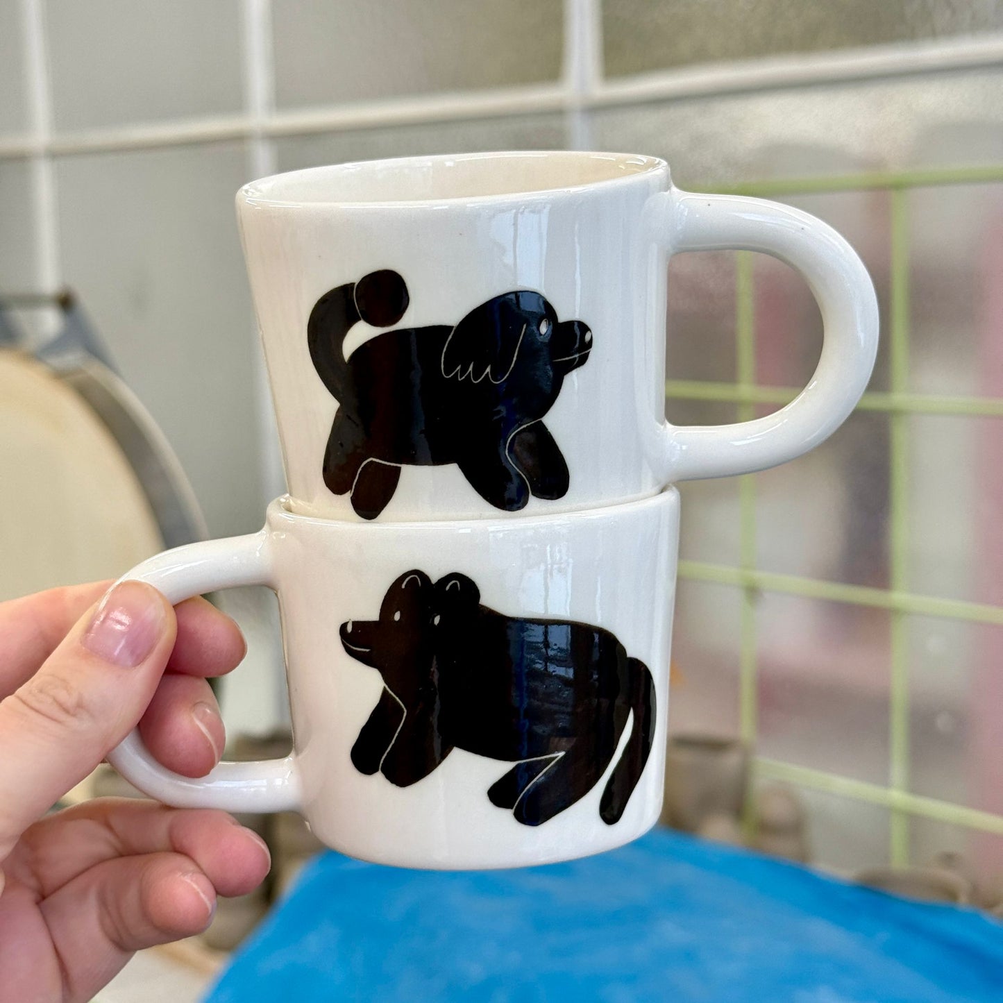 Kubek z parą czarnych piesków