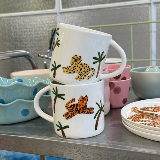 Duży kubek herbaciany 580 ml - tygrysy i lampaarty pod palmami