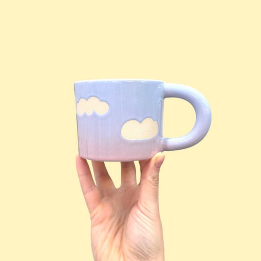 Kubek w chmury - niebiesko-różowy