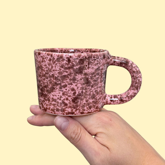 Nakrapiany kubek - różowo-brązowy
