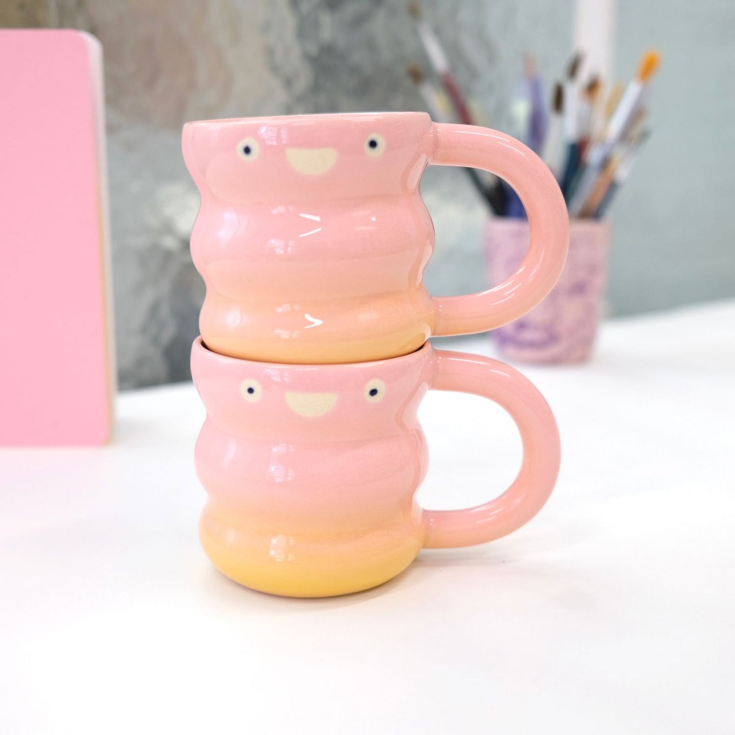Kubek Brzuszek z uchem 340 ml / różowo-żółty