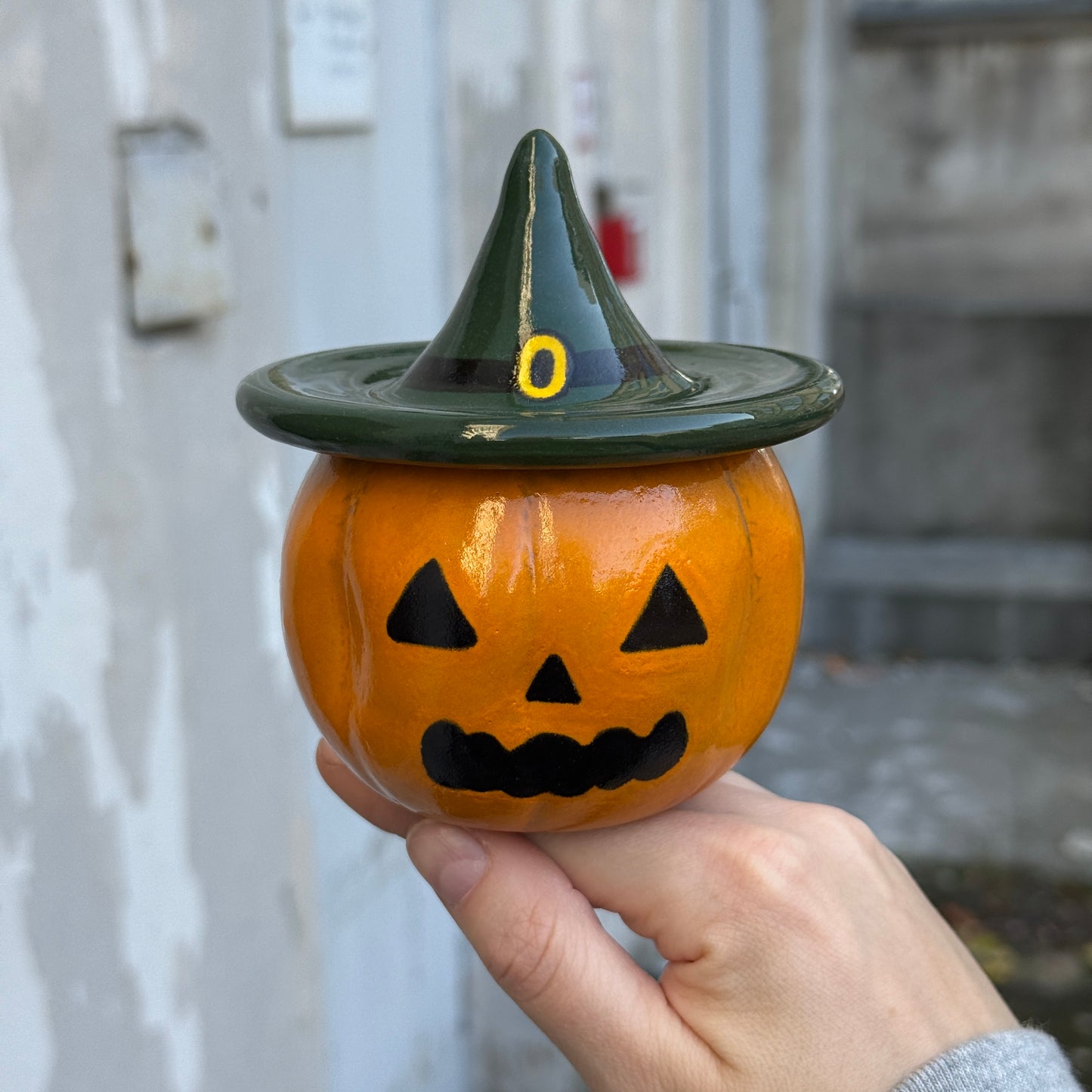 Pudełko - dynia w niskim kapeluszu