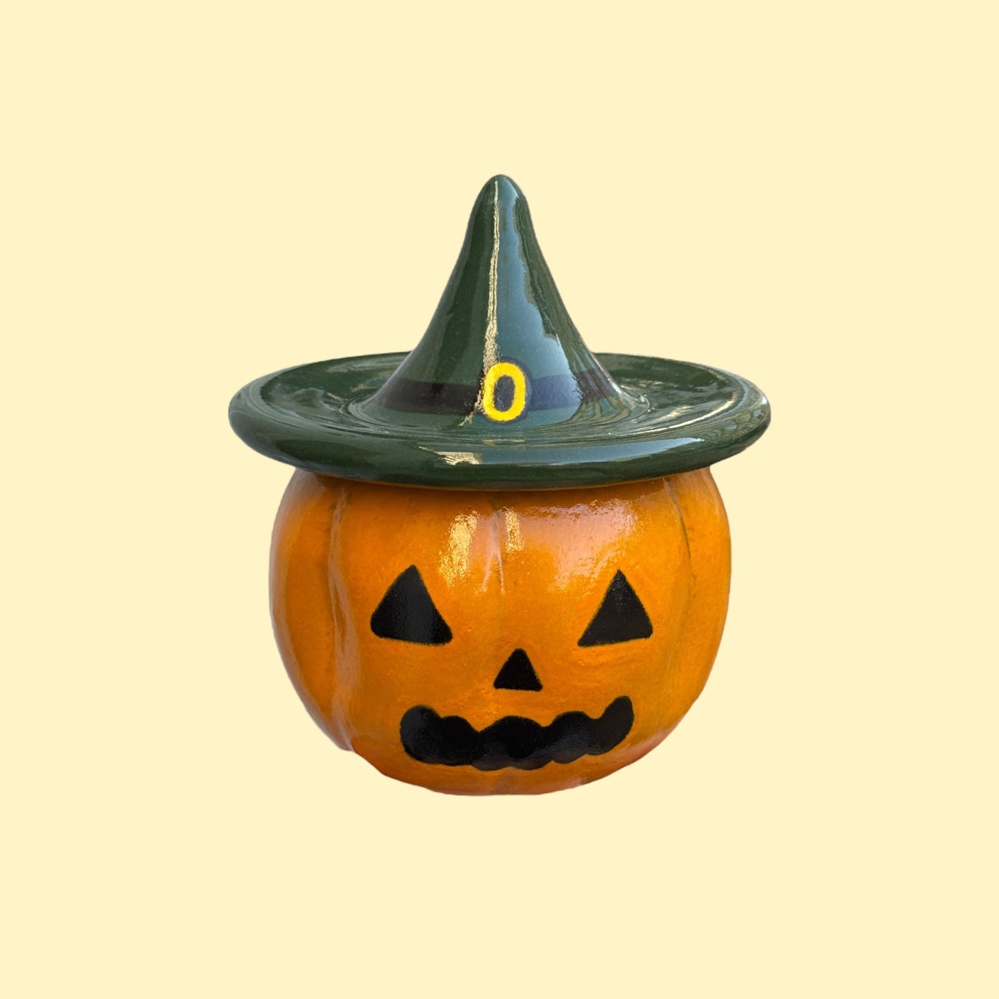 Pudełko - dynia w niskim kapeluszu