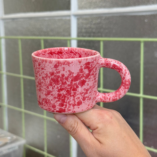 Nakrapiany kubek - różowo-czerwony