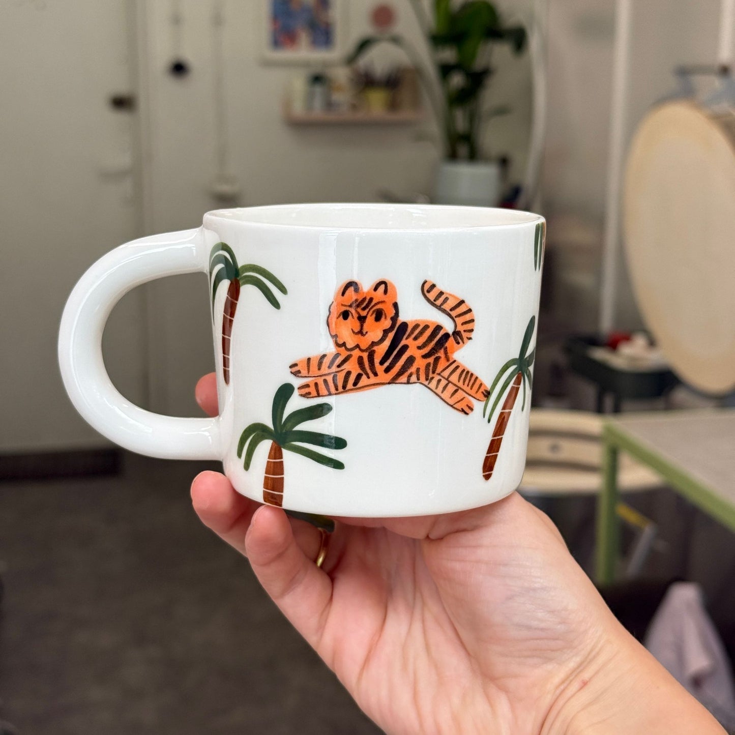 Kubek 400 ml - tygrysy i lamparty pod palmami
