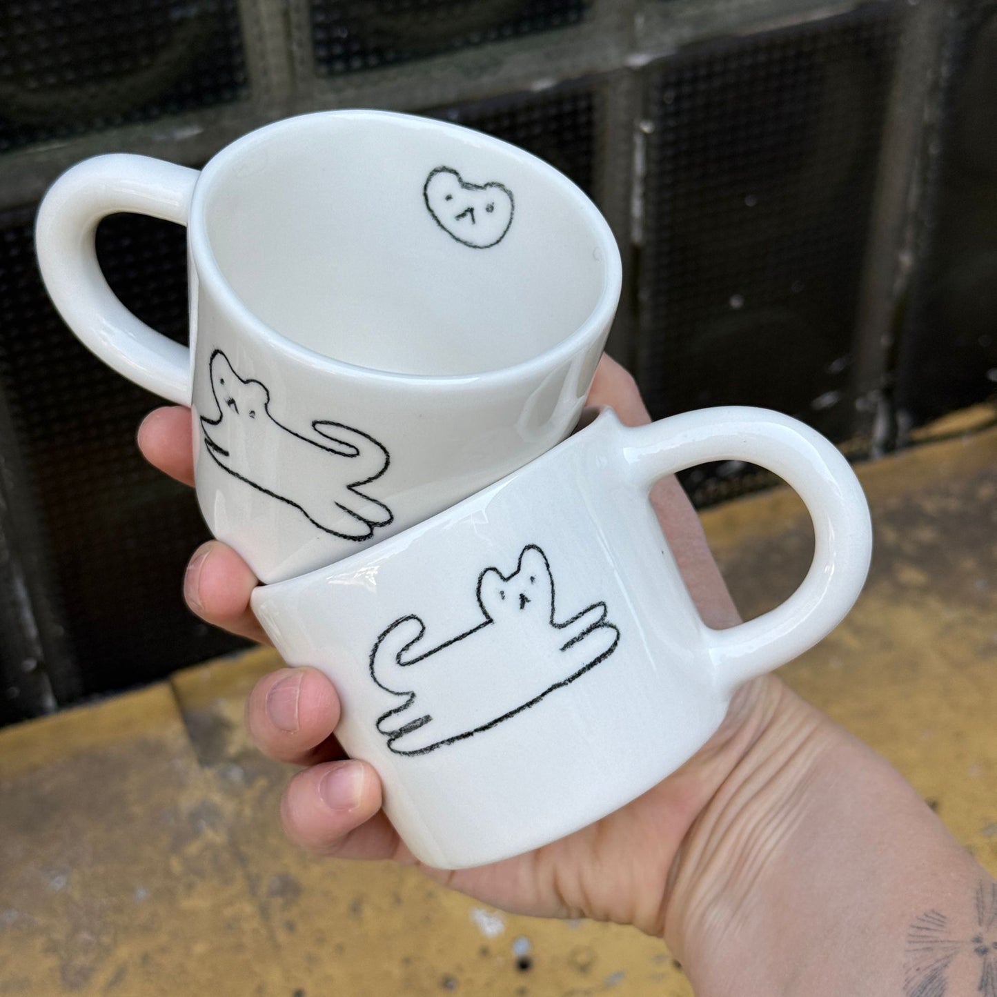 Kubek w rysowane koty - czarny