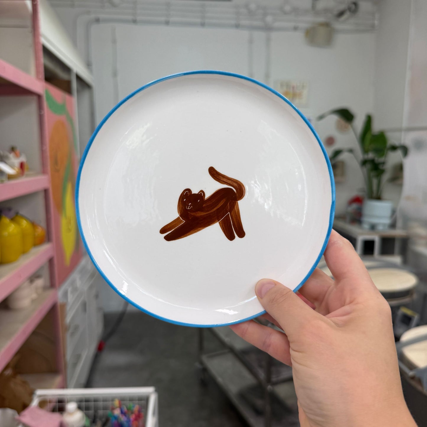 Talerzyk z brązowym kotkiem 17 cm