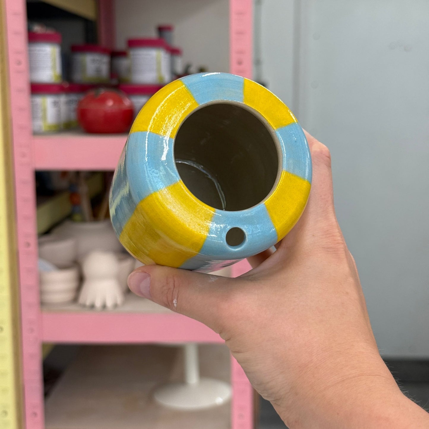 Travel tumbler / kubek na wynos - niebiesko-żółte paski (szeroki spód)