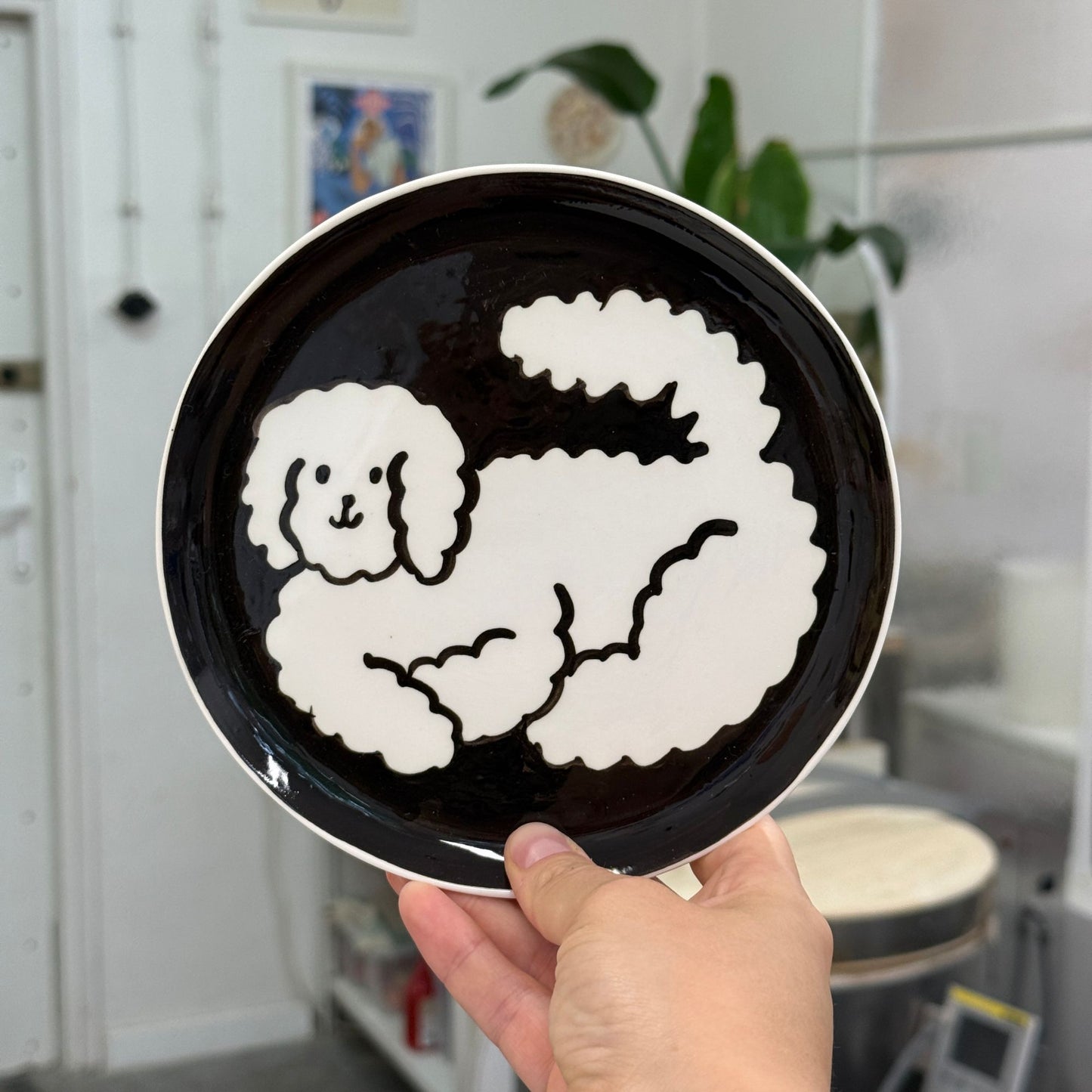 Talerzyk z czarno-białym pieskiem 17 cm