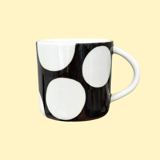 Duży kubek herbaciany 580 ml - białe grochy (duże)