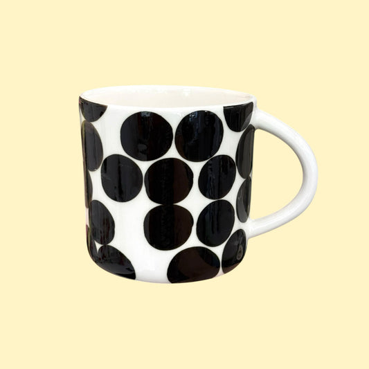 Duży kubek herbaciany 580 ml - czarne grochy