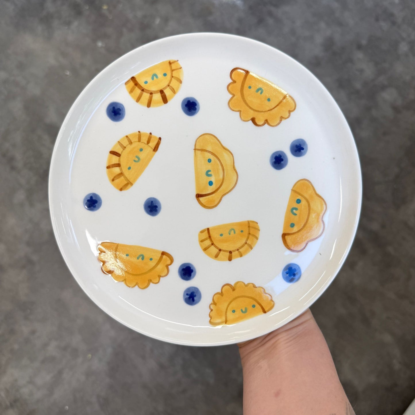 Talerz w pierogi z jagodami 22 cm