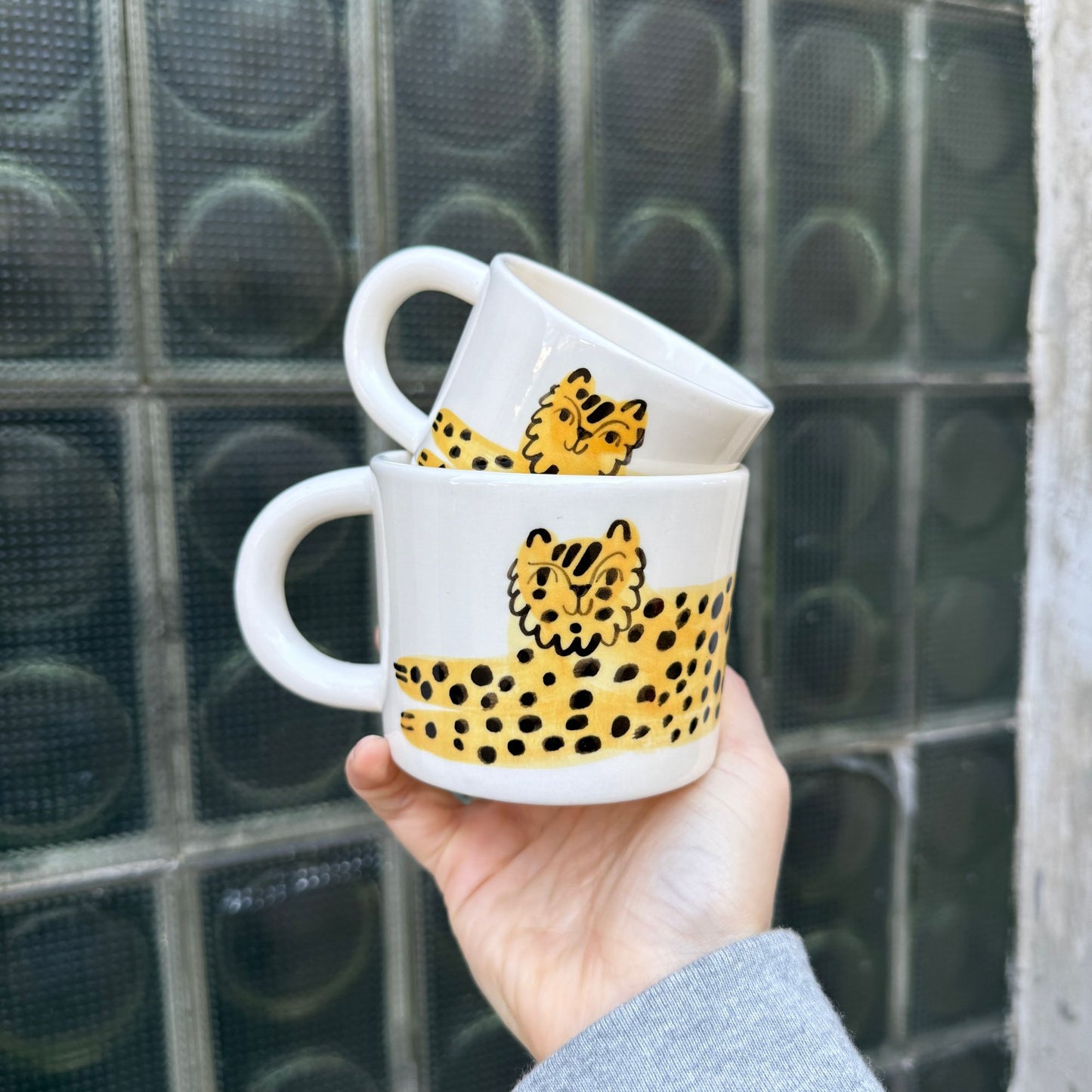 Kubek z lampartem-hybrydą (podmieniona głowa)