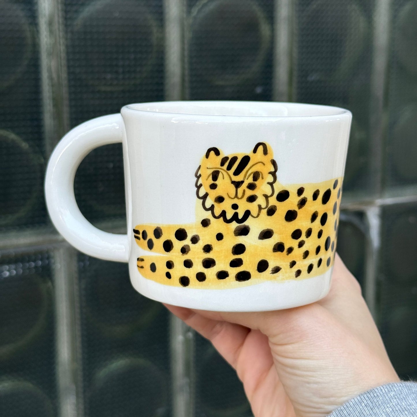 Kubek z lampartem-hybrydą (podmieniona głowa)