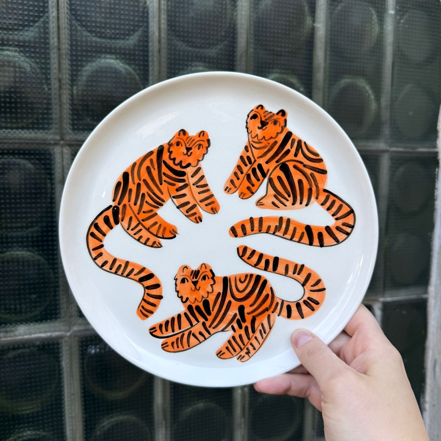 Talerz z kłębowiskiem tygrysów 22 cm