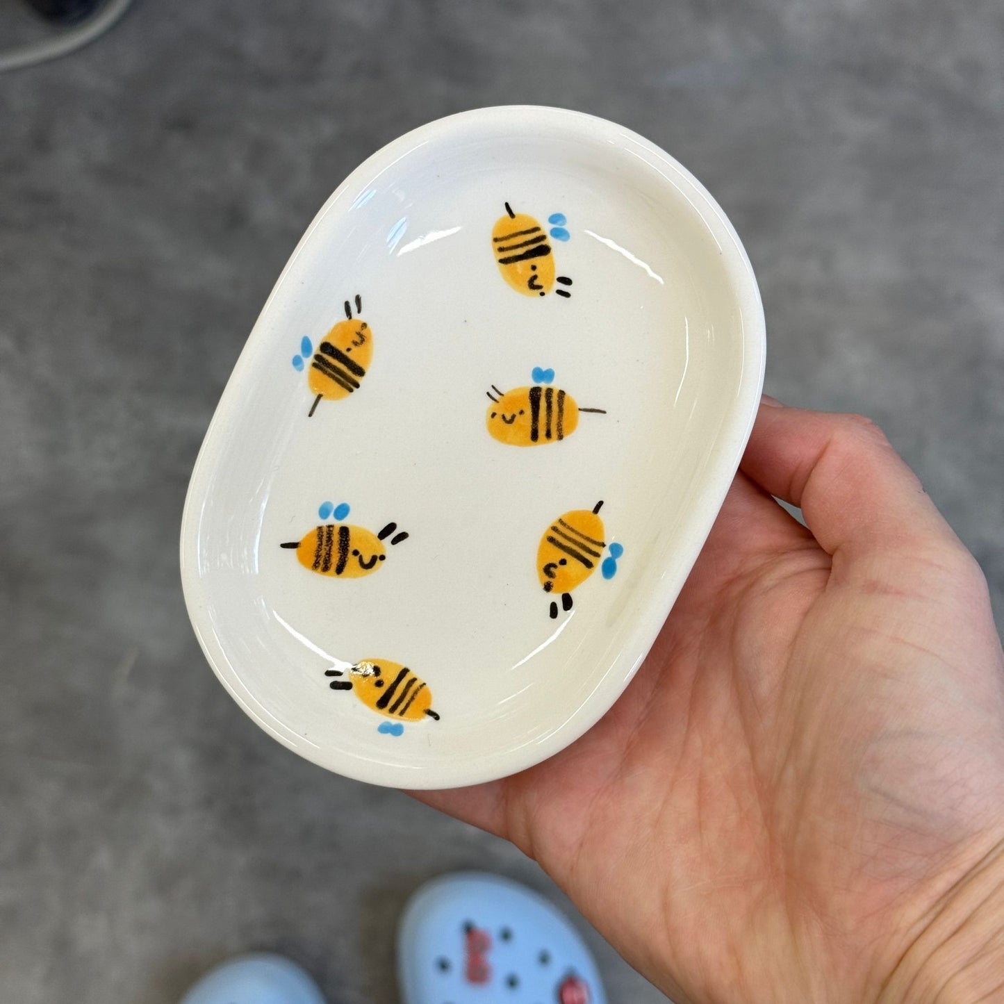 Mydelniczka w pszczółki - wersja bez dziurek