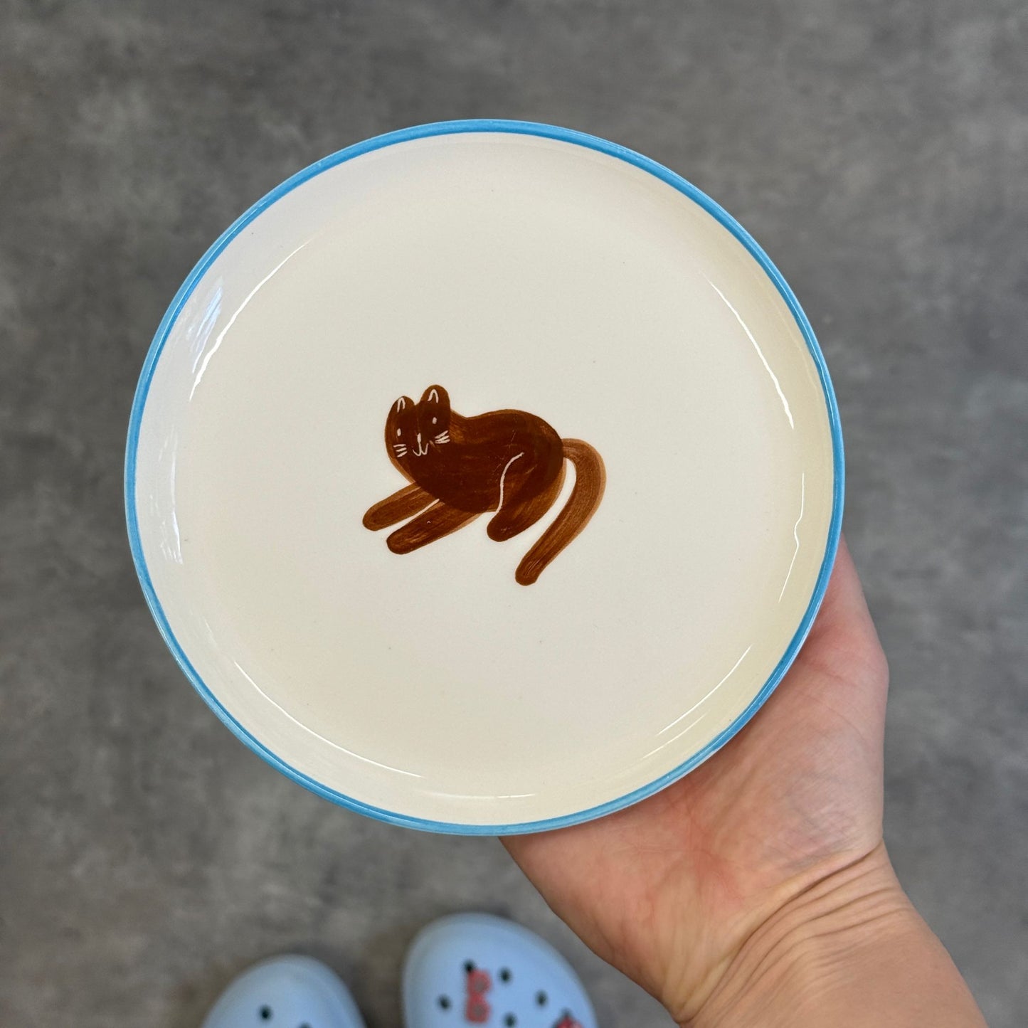 Talerzyk z brązowym kotkiem 17 cm