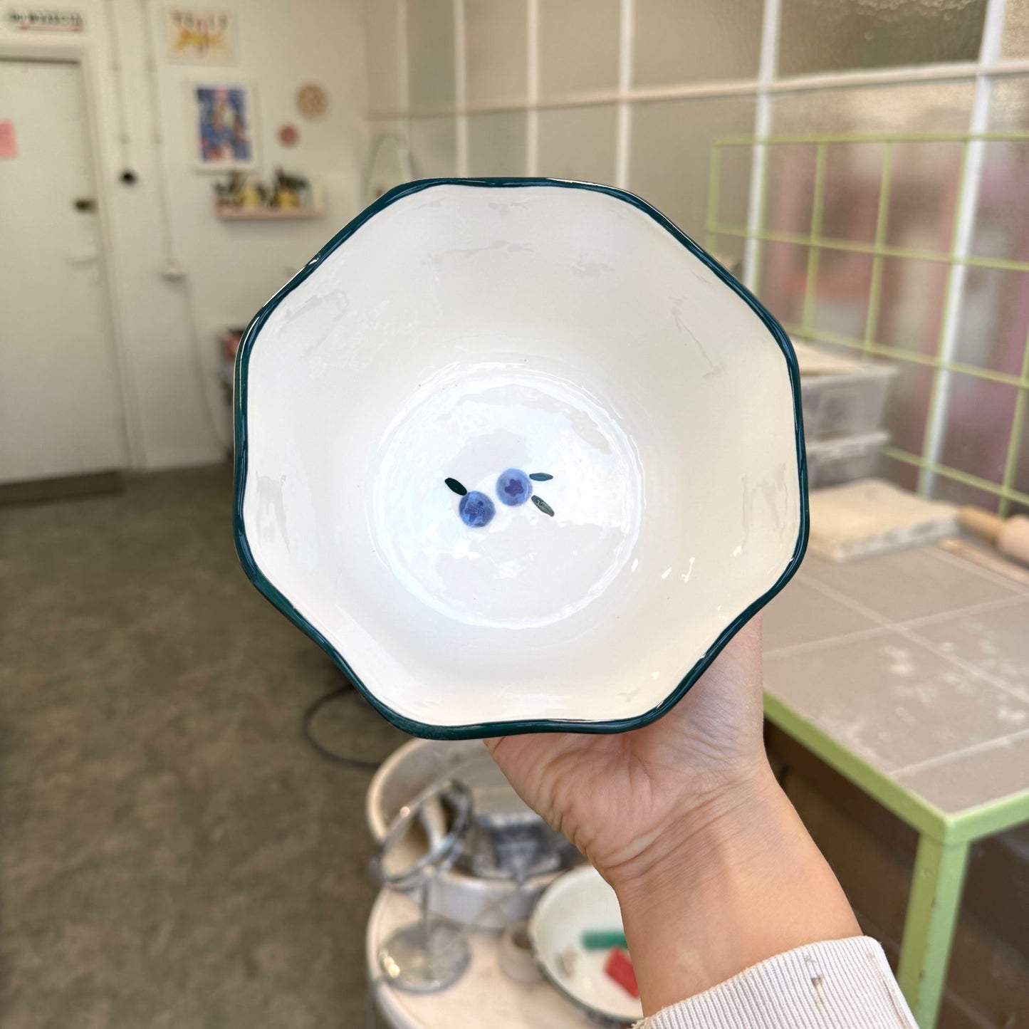 Miska-kwiatek w owoce leśne