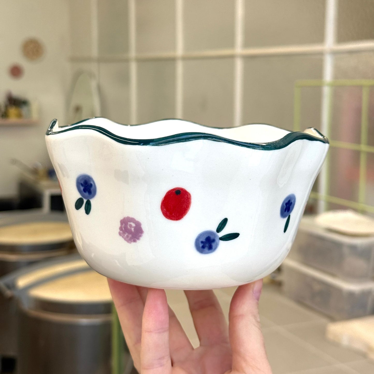 Miska-kwiatek w owoce leśne