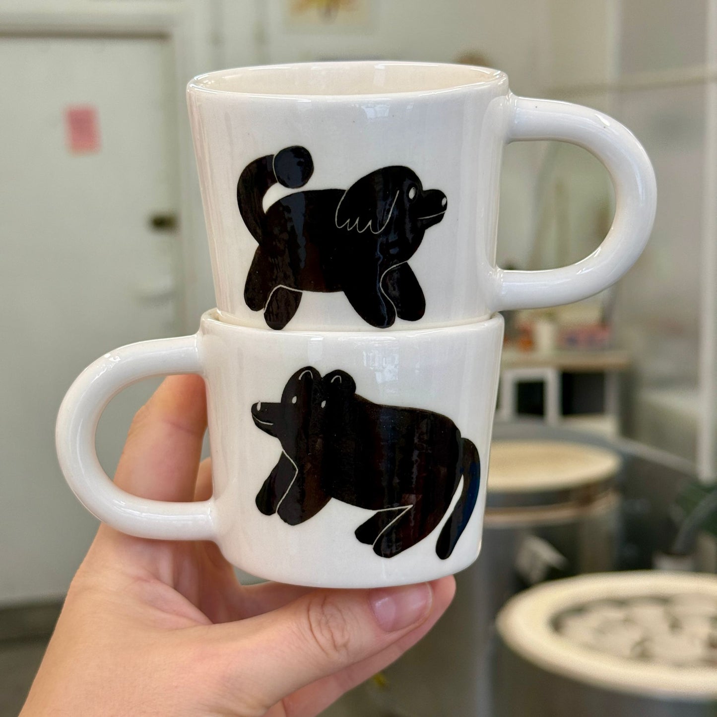 Kubek z parą czarnych piesków