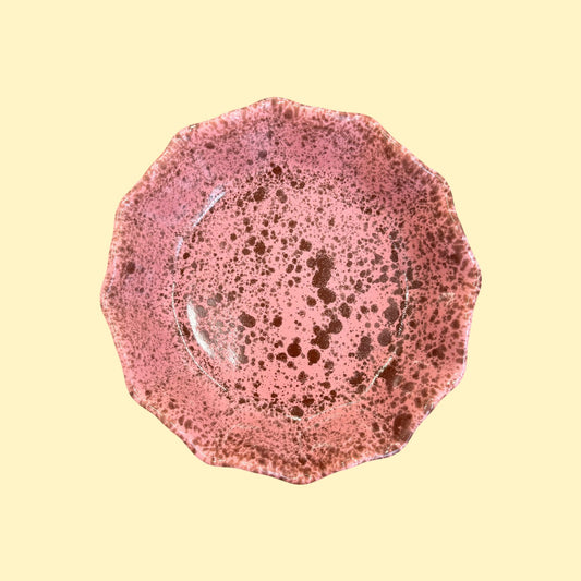 Głęboki talerz kwiatek - różowy w brązowe ciapki