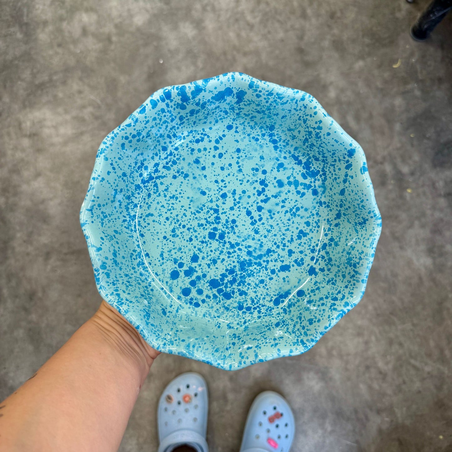 Głęboki talerz kwiatek - miętowy w turkusowe ciapki