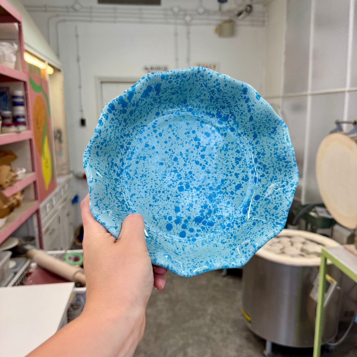 Głęboki talerz kwiatek - miętowy w turkusowe ciapki