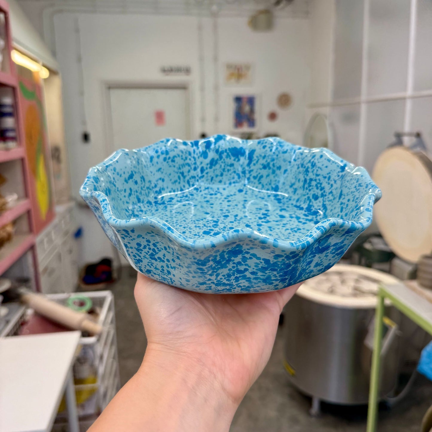 Głęboki talerz kwiatek - miętowy w turkusowe ciapki