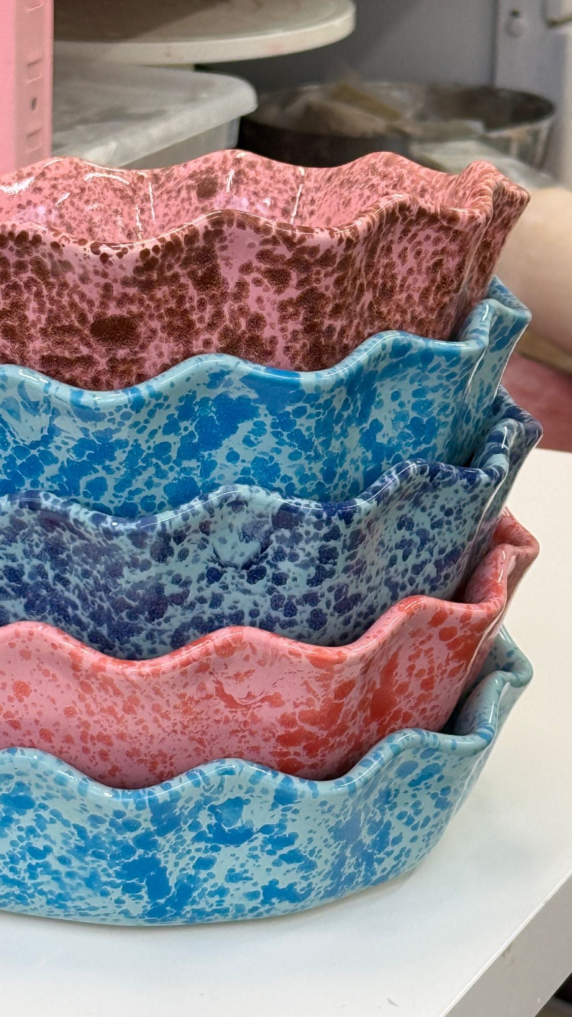 Głęboki talerz kwiatek - miętowy w turkusowe ciapki