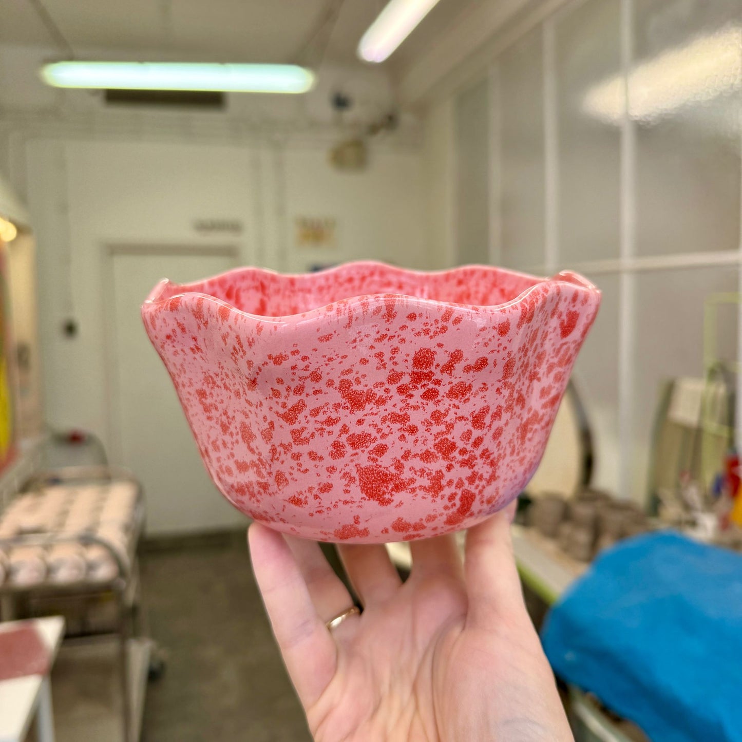 Miska-kwiatek / różowa w czerwone ciapki