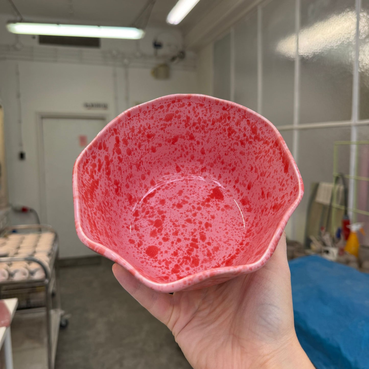 Miska-kwiatek / różowa w czerwone ciapki