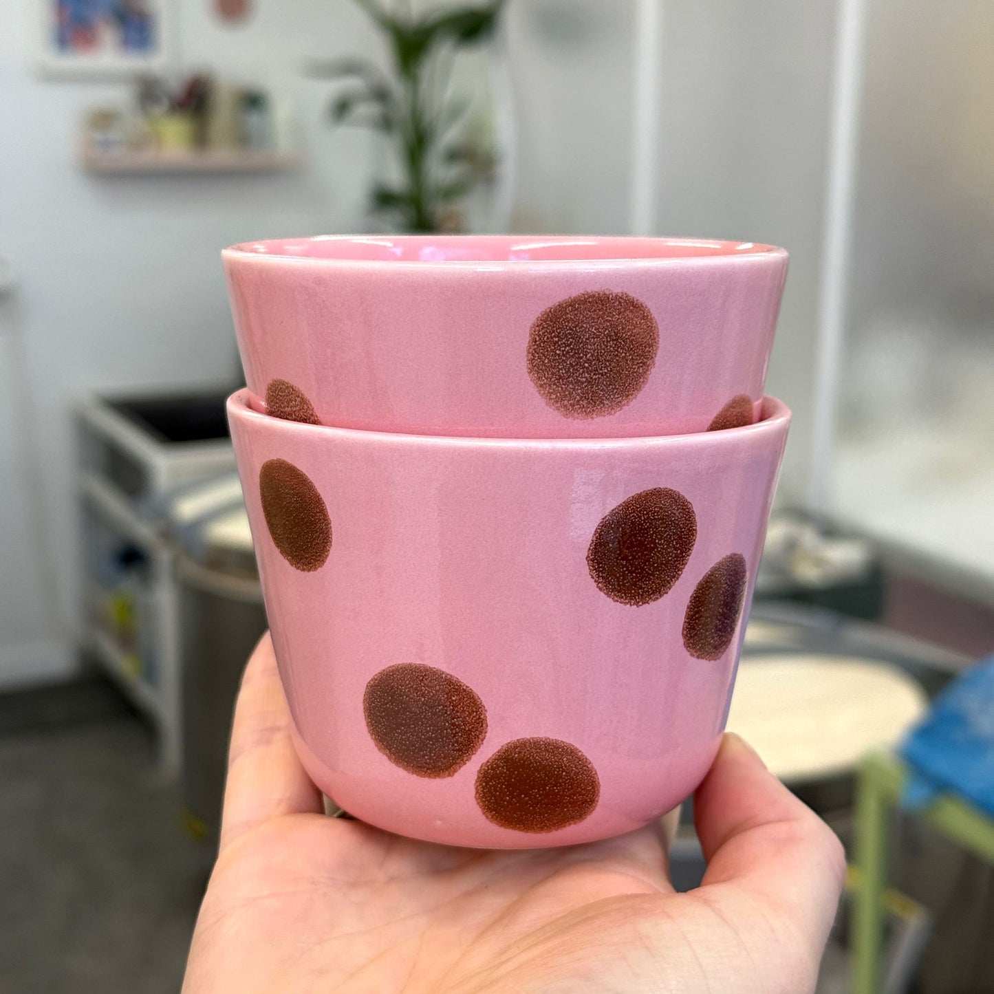 Różowa czarka w brązowe kropki 270 ml