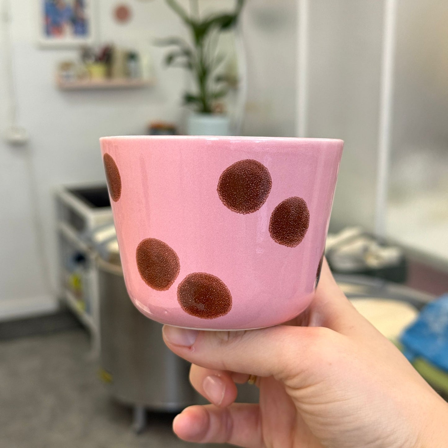 Różowa czarka w brązowe kropki 270 ml