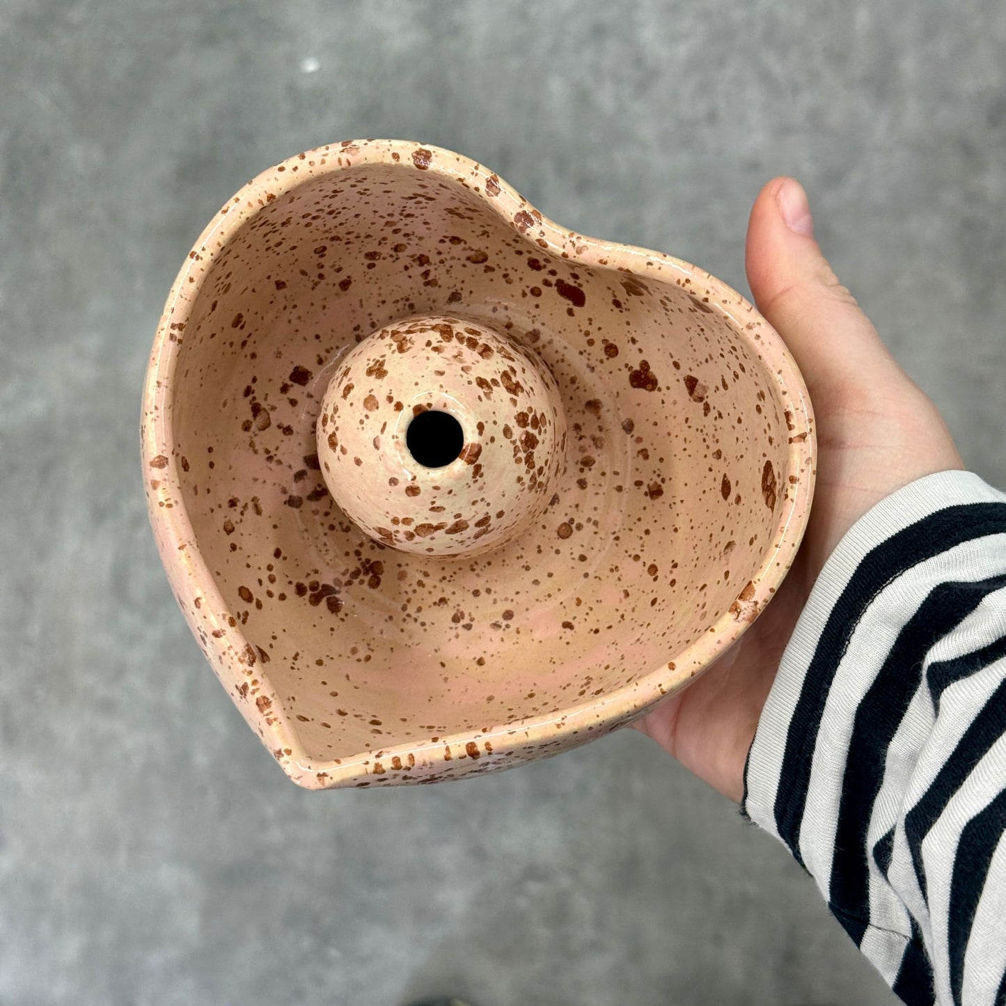 Zestaw do matchy (miska i trzymadełko) - beżowo-brązowe serce