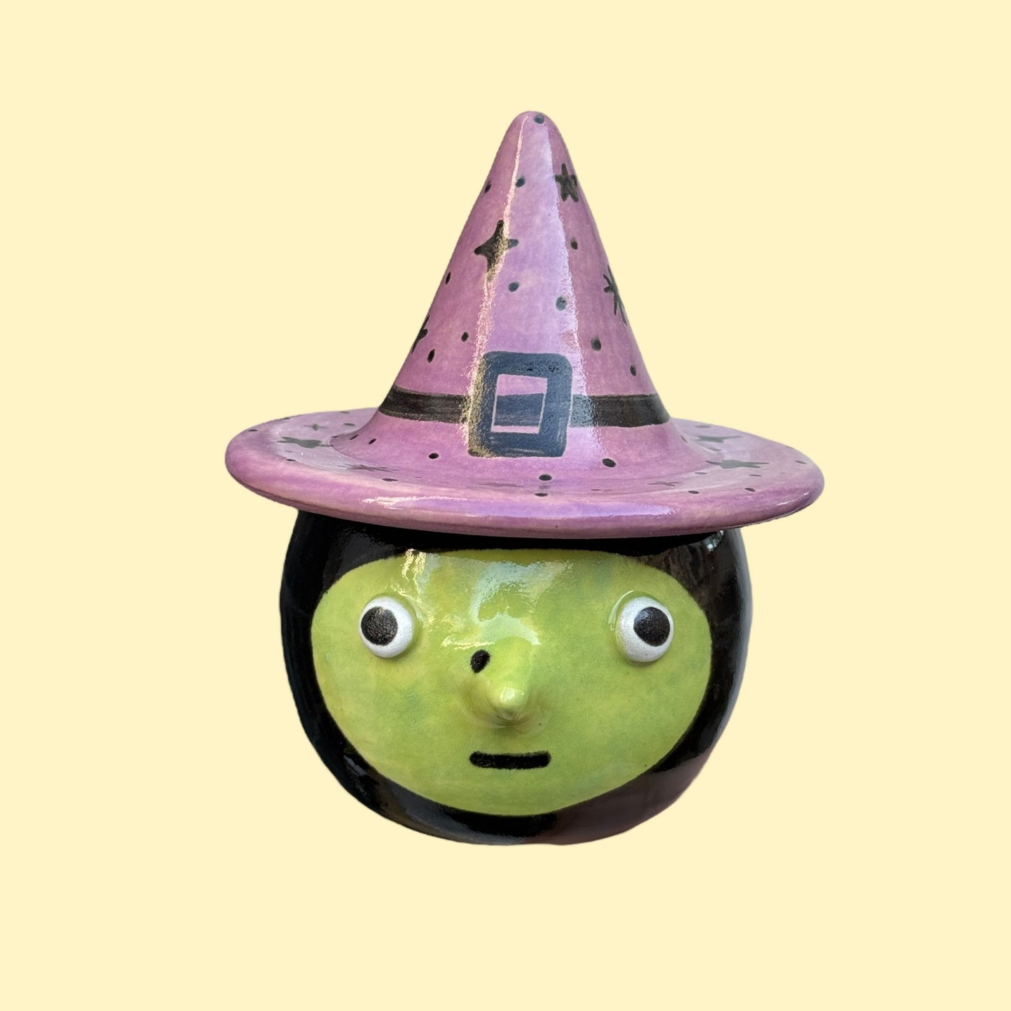 Pudełko - czarownica w fioletowym kapeluszu