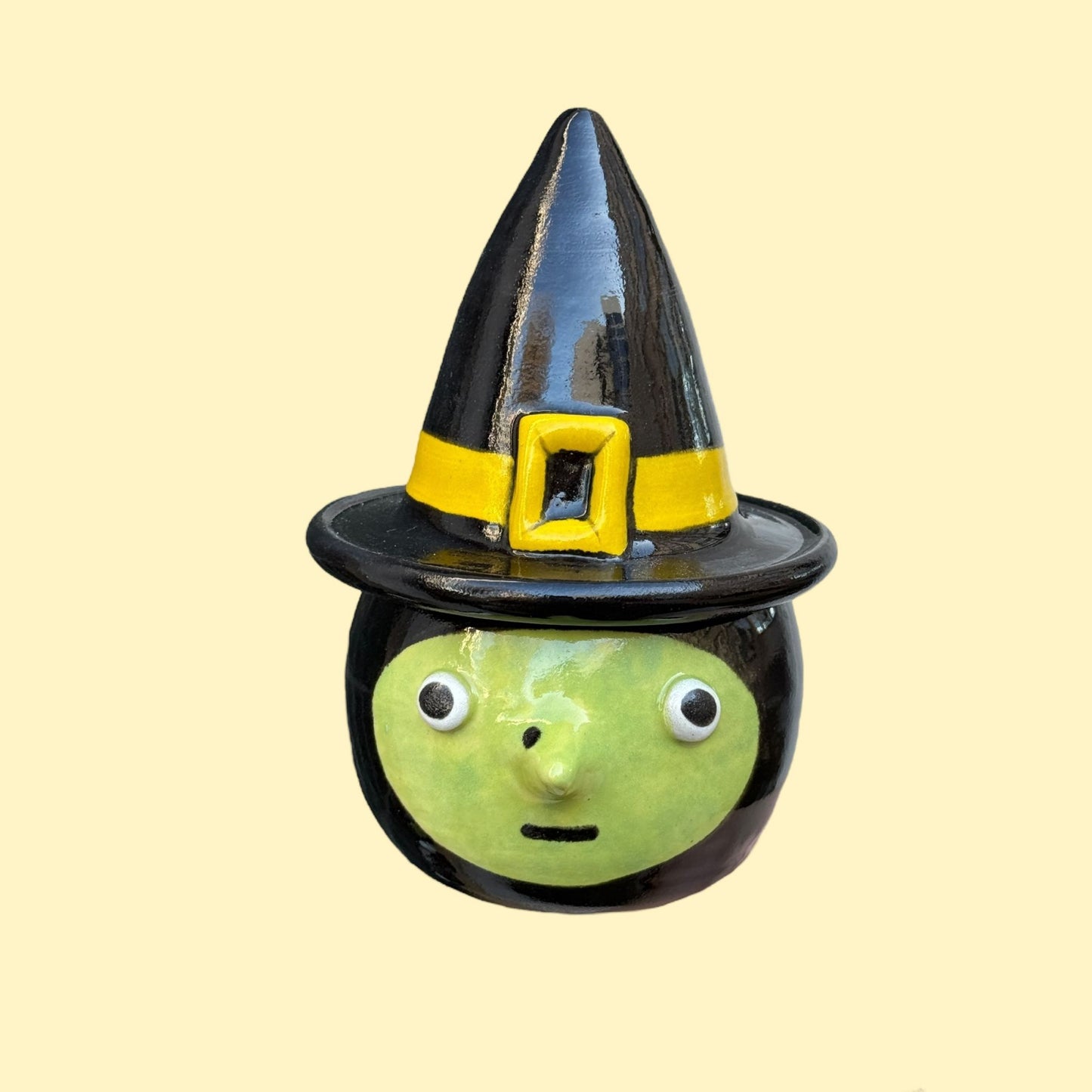 Pudełko - czarownica w czarnym kapeluszu